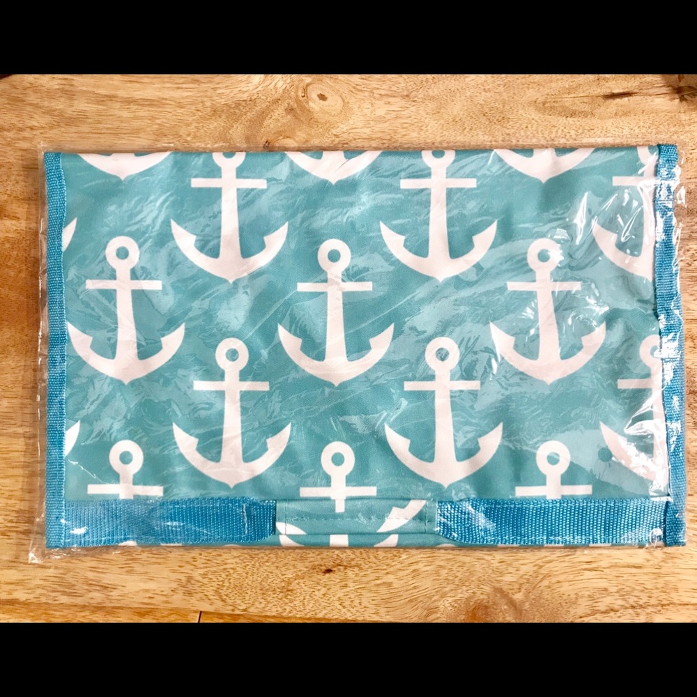 Anchor Jewelry travel case and storage hanger
